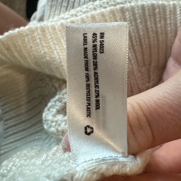 GAP Cream Crew Neck Sweater with Cable Knit Design - Picture 4 of 5